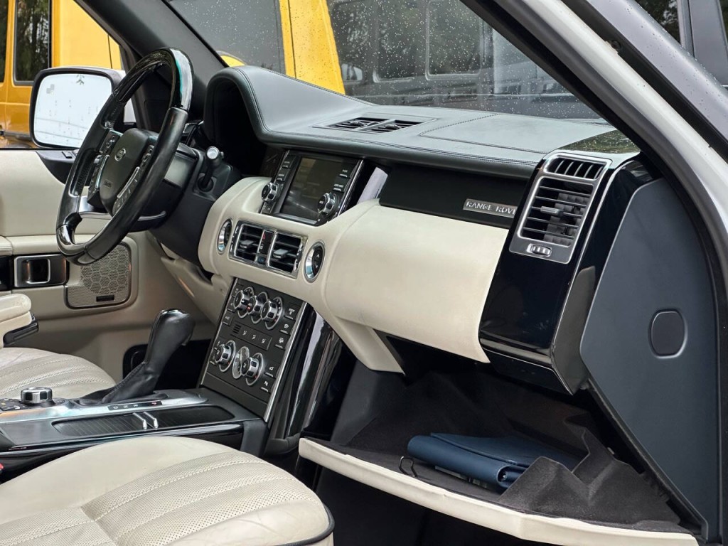 2012 Land Rover Range Rover Image 24