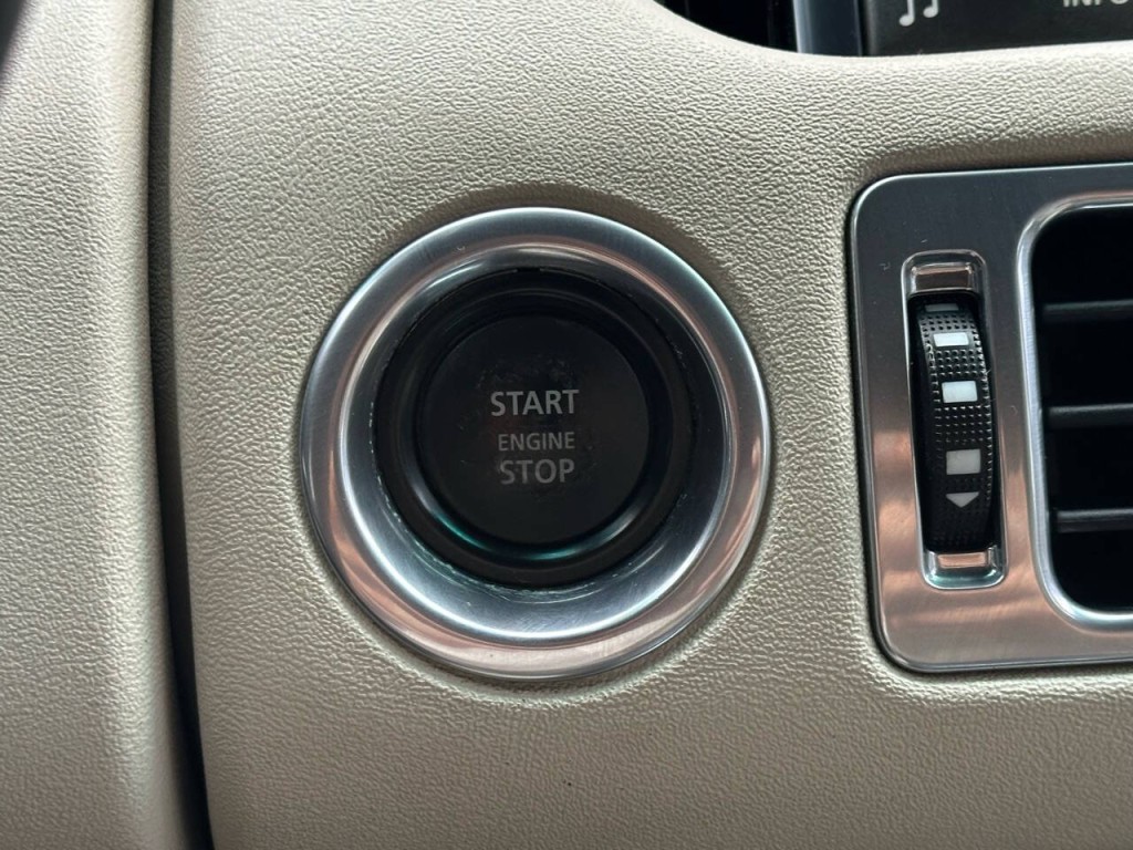 2012 Land Rover Range Rover Image 25