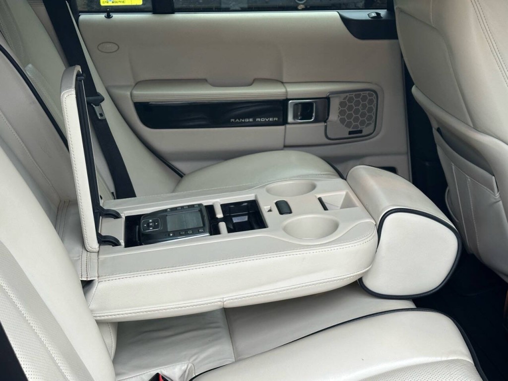 2012 Land Rover Range Rover Image 29