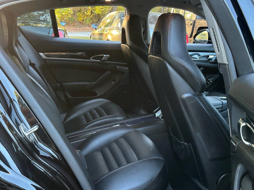 2010 Porsche Panamera Image 4