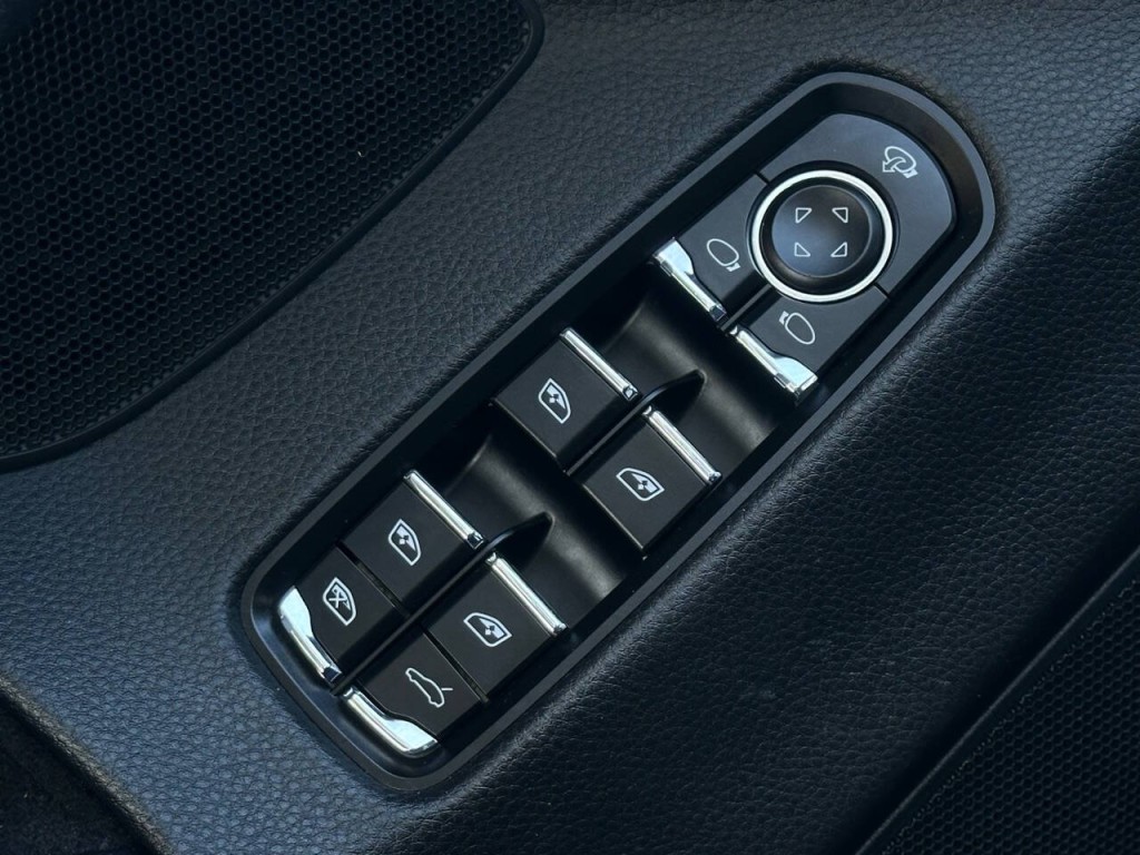 2010 Porsche Panamera Image 12