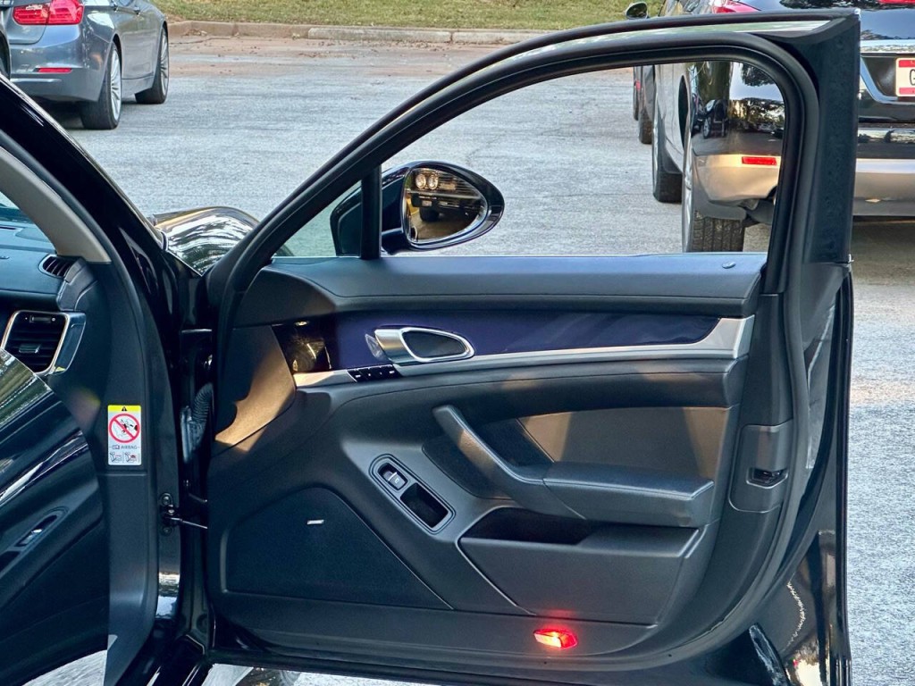 2010 Porsche Panamera Image 38