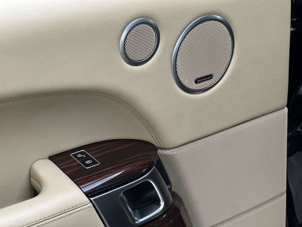 2014 Land Rover Range Rover Image 15