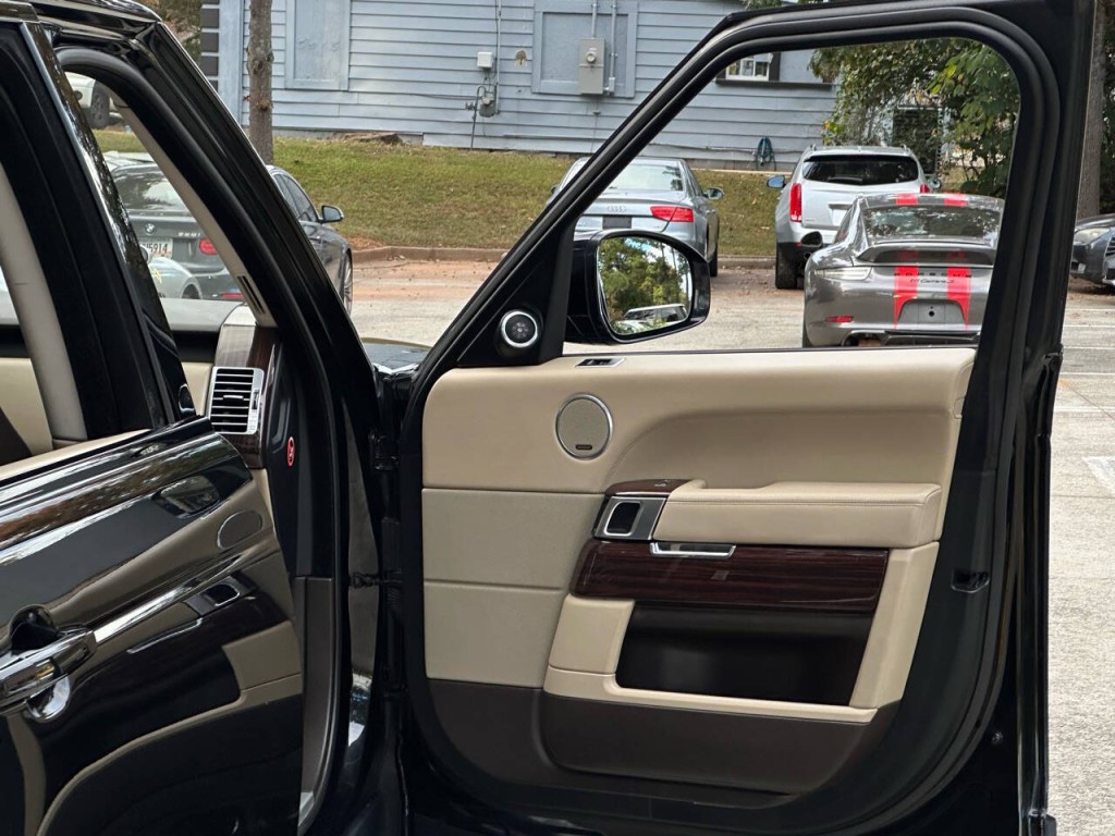 2014 Land Rover Range Rover Image 17