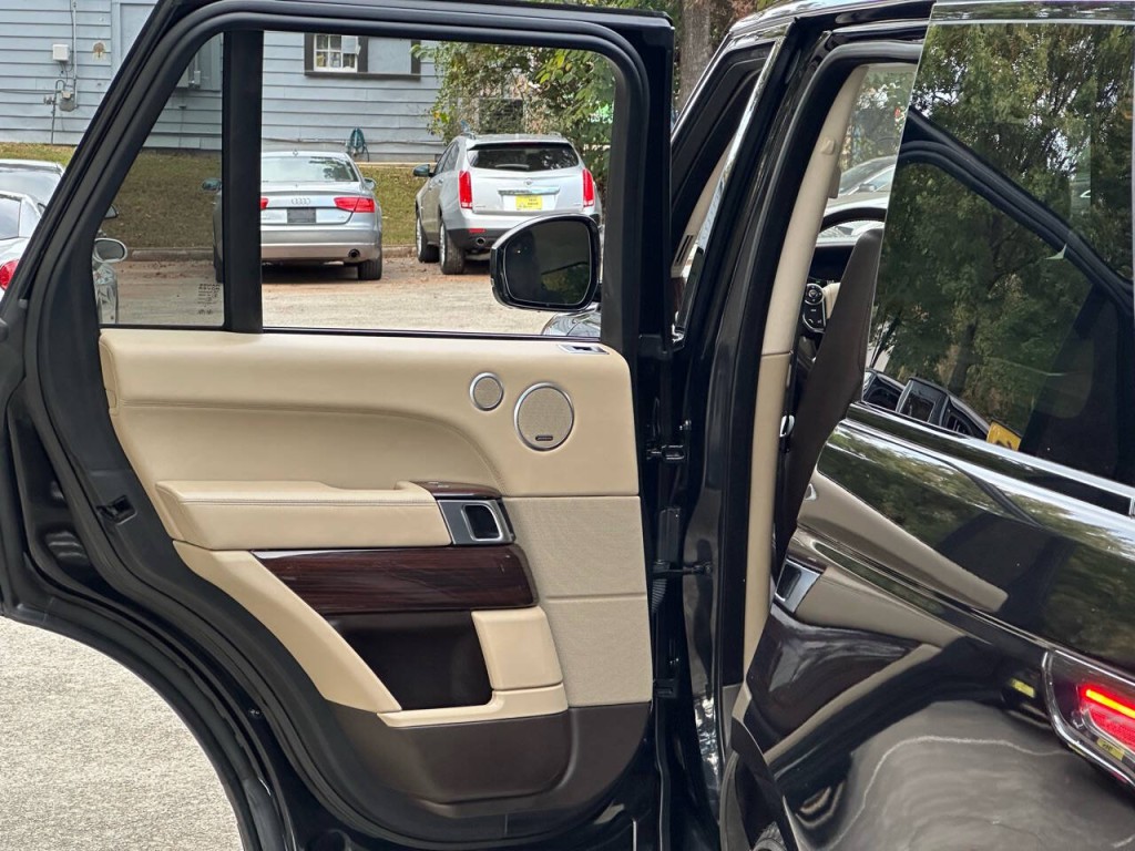 2014 Land Rover Range Rover Image 18
