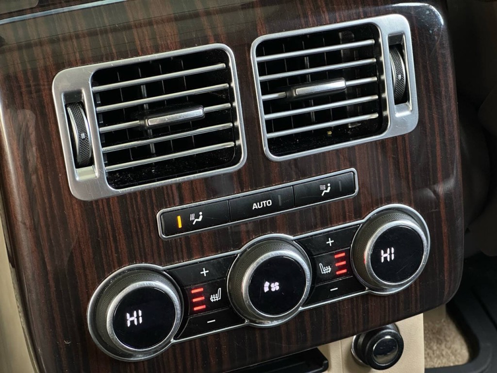 2014 Land Rover Range Rover Image 25