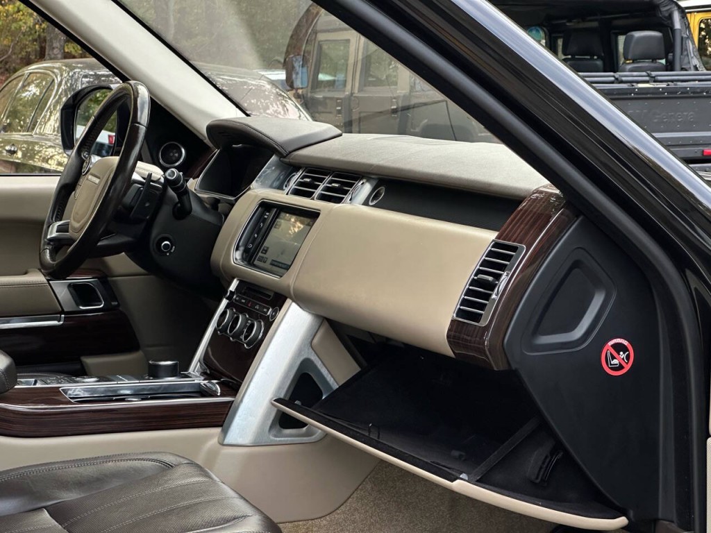 2014 Land Rover Range Rover Image 28