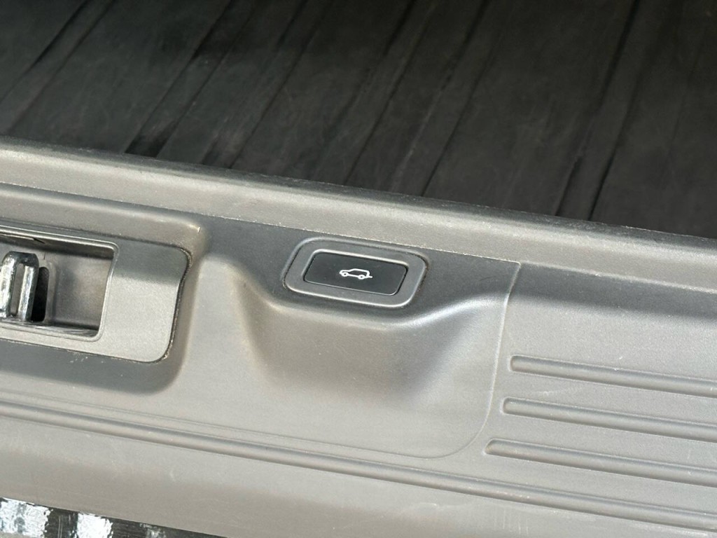 2014 Land Rover Range Rover Image 33