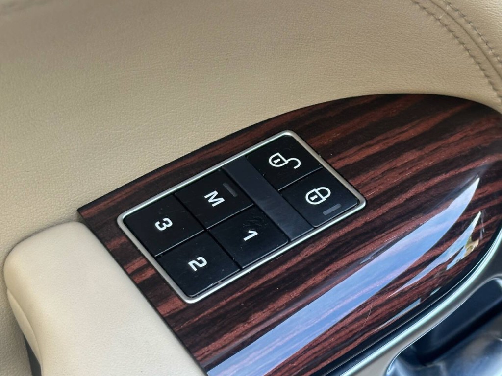 2014 Land Rover Range Rover Image 45