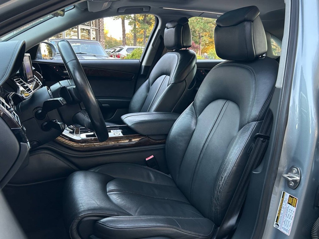 2011 Audi A8 Image 3