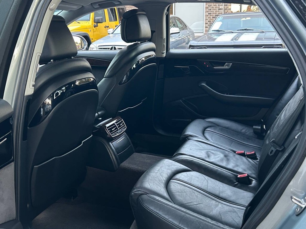 2011 Audi A8 Image 4