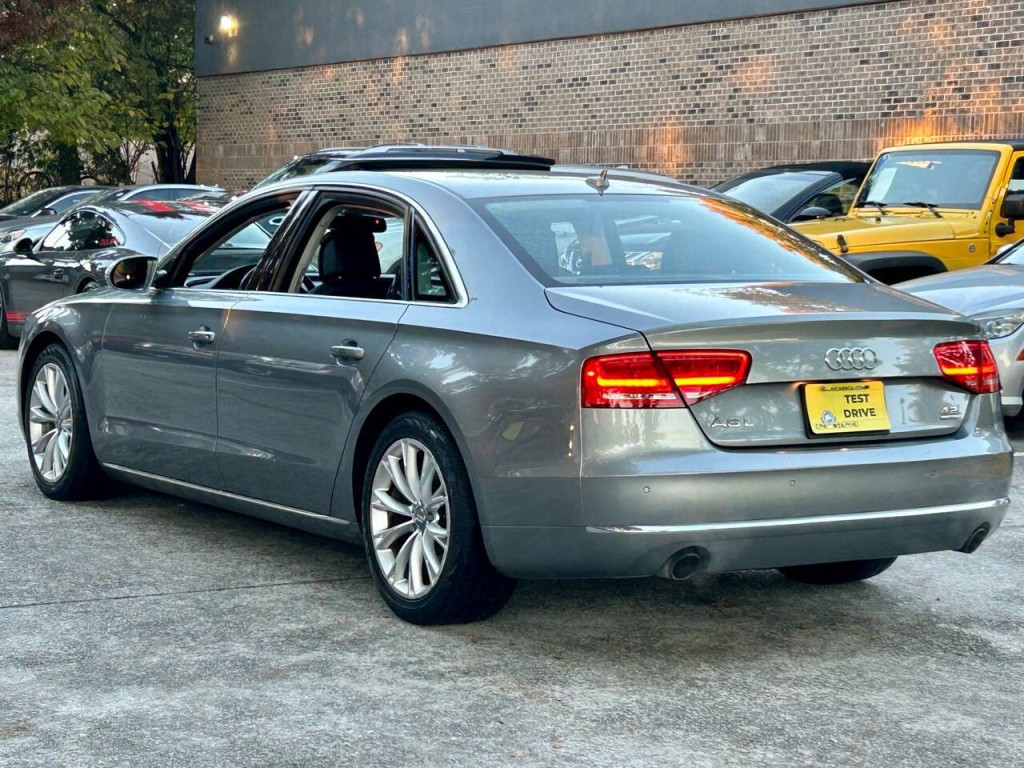 2011 Audi A8 Image 8