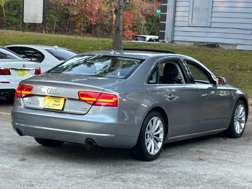 2011 Audi A8 Image 10
