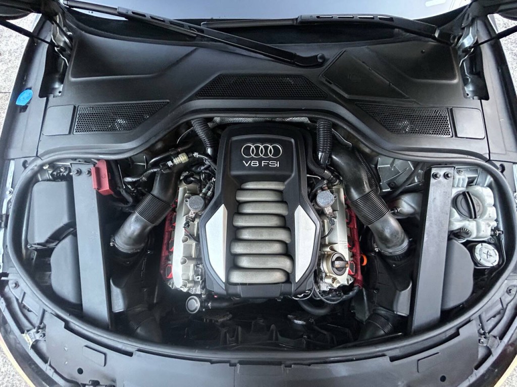 2011 Audi A8 Image 14