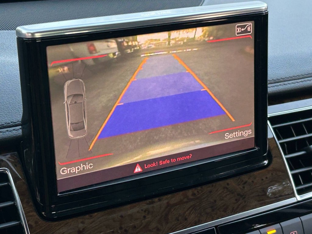 2011 Audi A8 Image 15