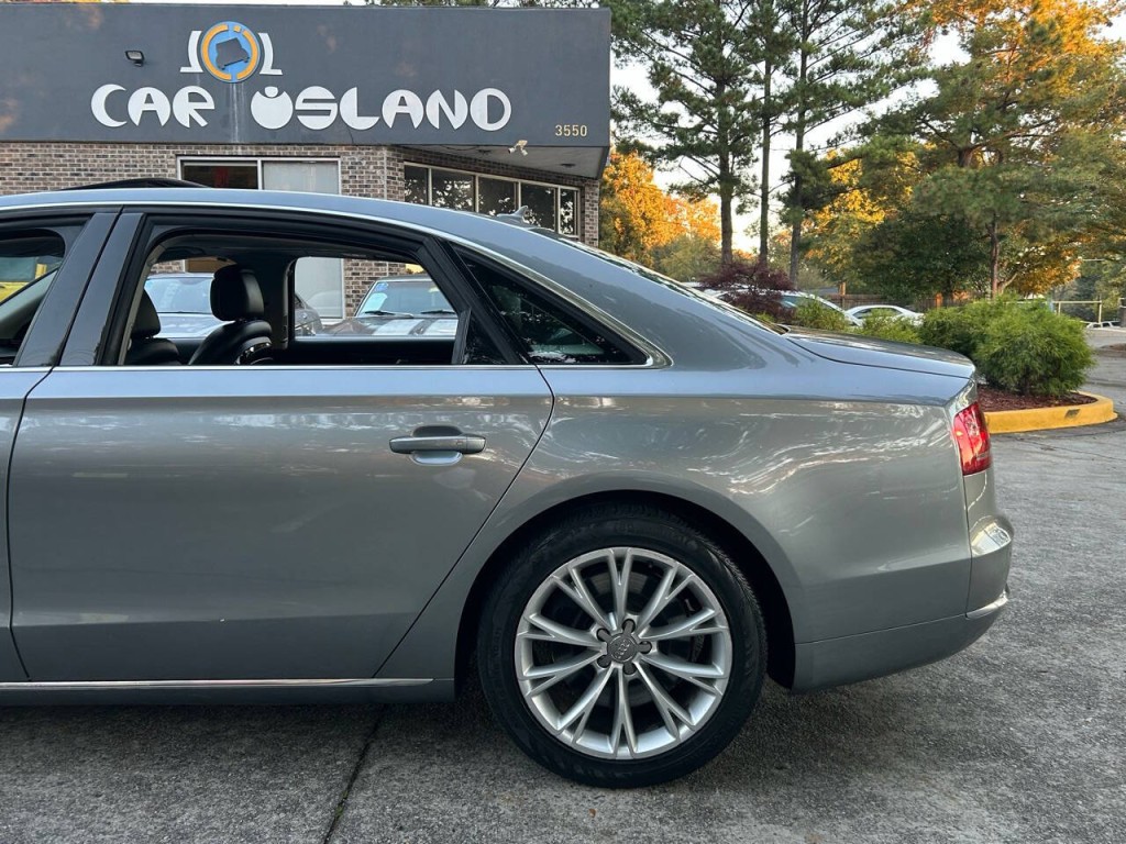 2011 Audi A8 Image 16