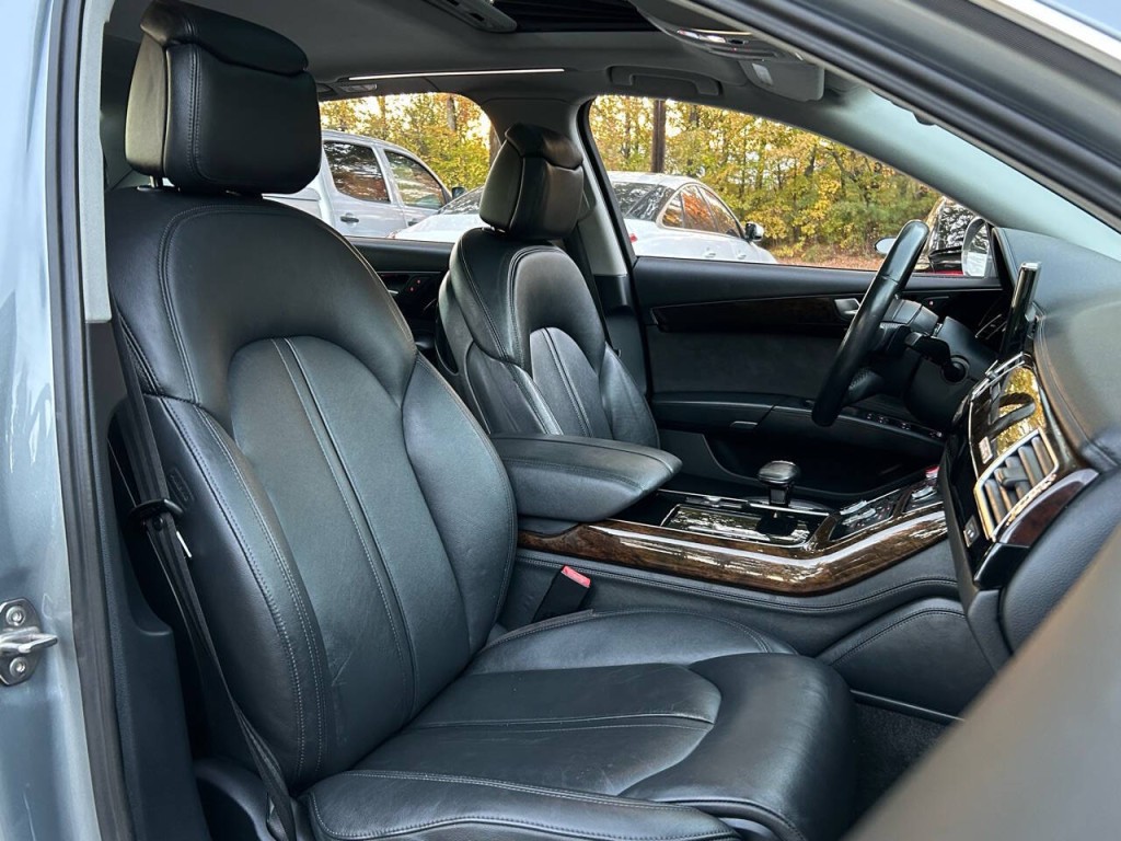 2011 Audi A8 Image 19