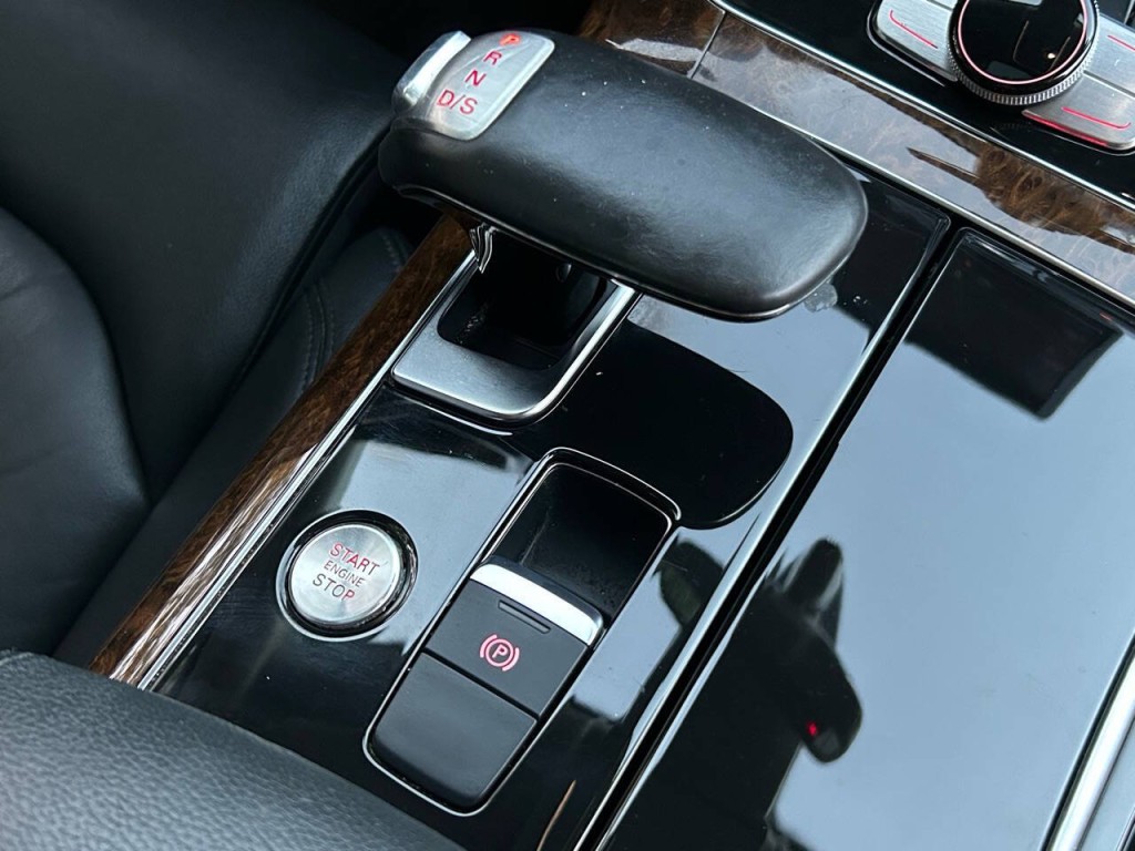 2011 Audi A8 Image 21