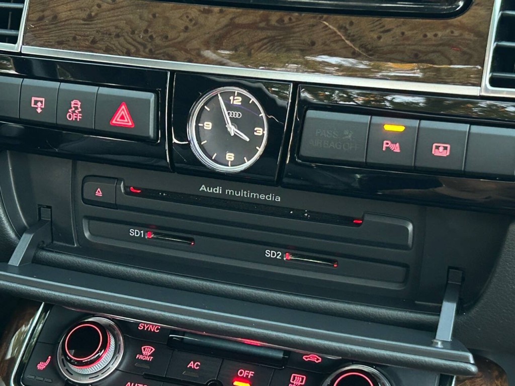 2011 Audi A8 Image 22