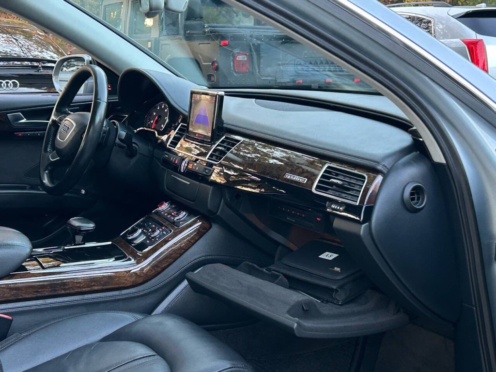 2011 Audi A8 Image 24