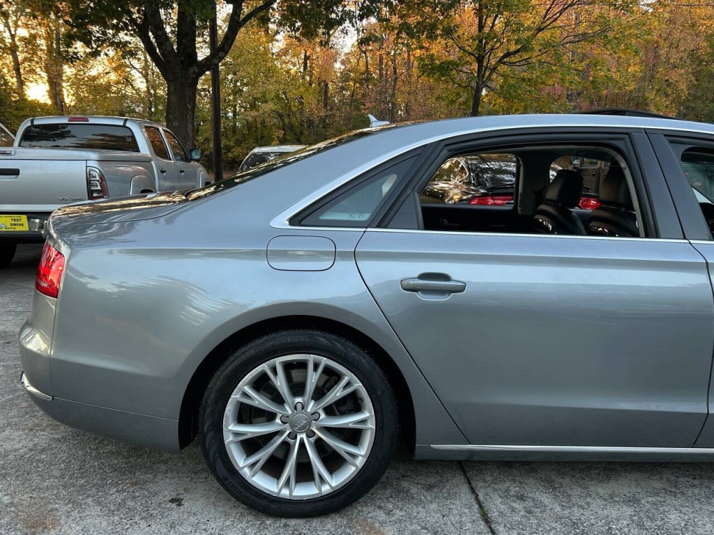 2011 Audi A8 Image 31