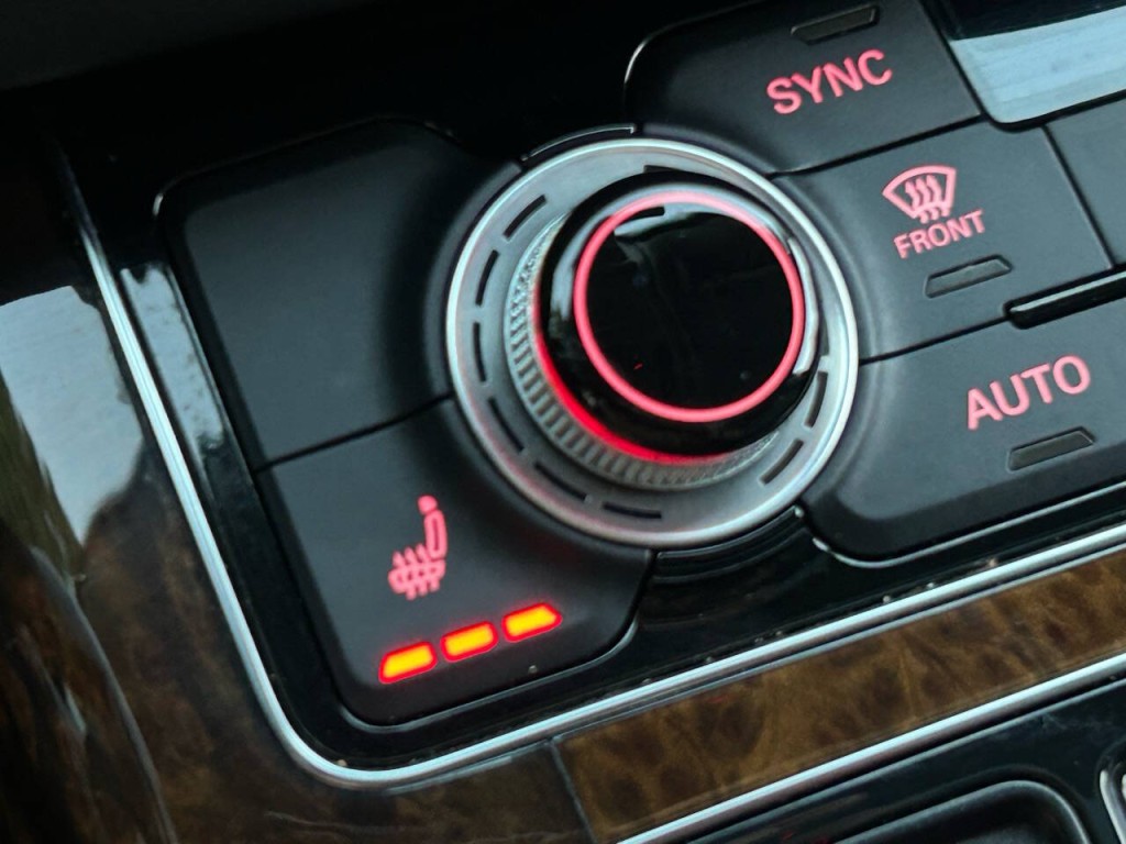 2011 Audi A8 Image 33