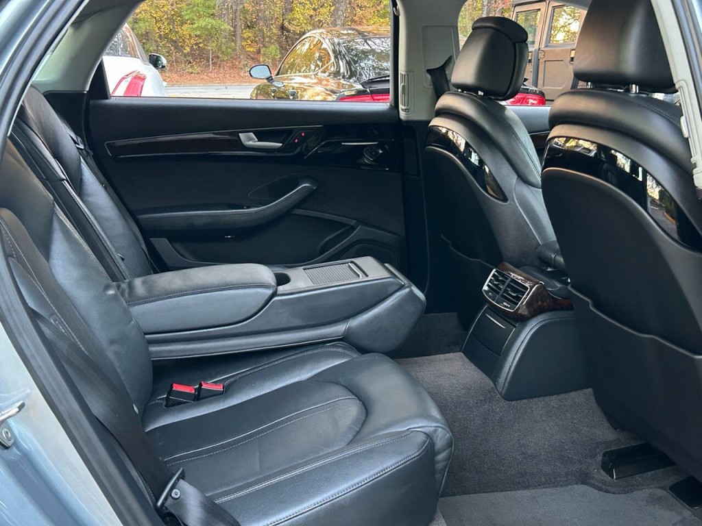2011 Audi A8 Image 35