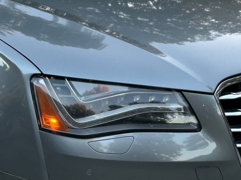 2011 Audi A8 Image 38