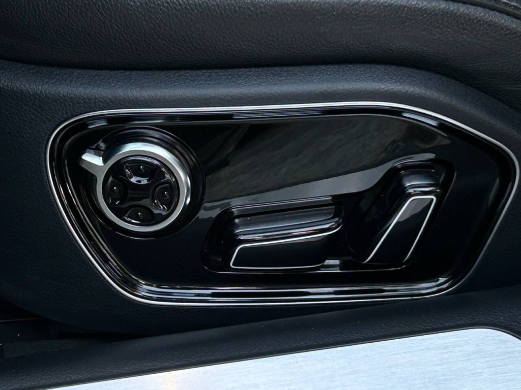 2011 Audi A8 Image 39