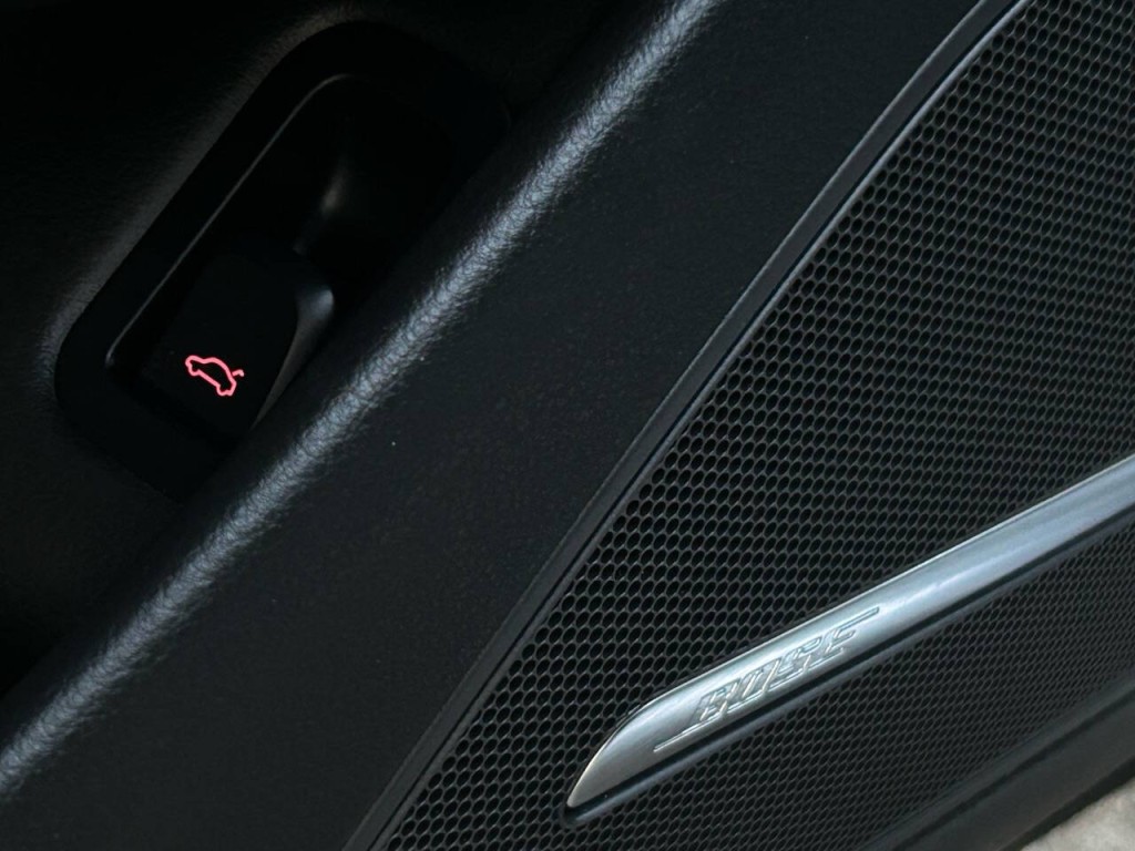 2011 Audi A8 Image 40