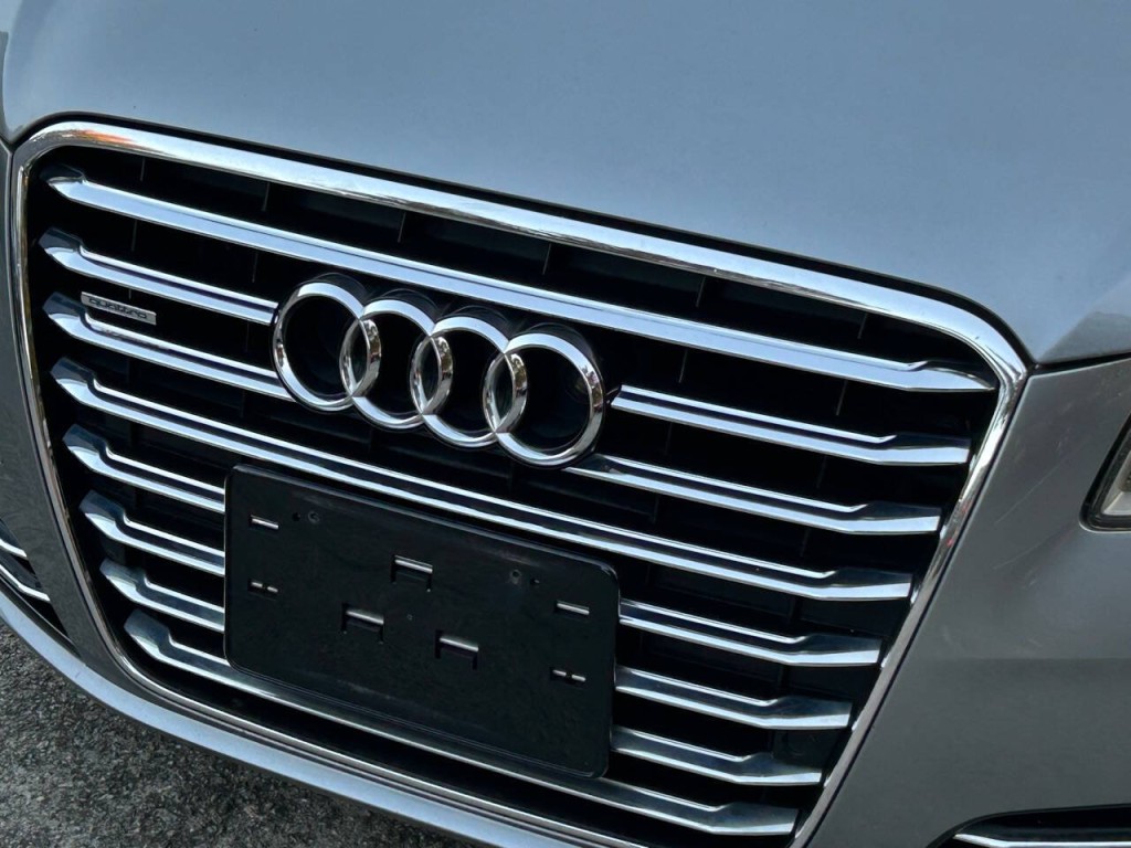 2011 Audi A8 Image 43