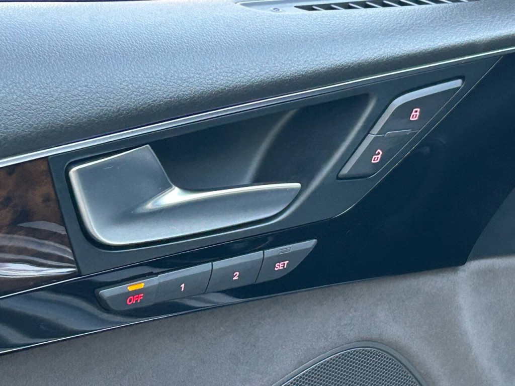 2011 Audi A8 Image 48