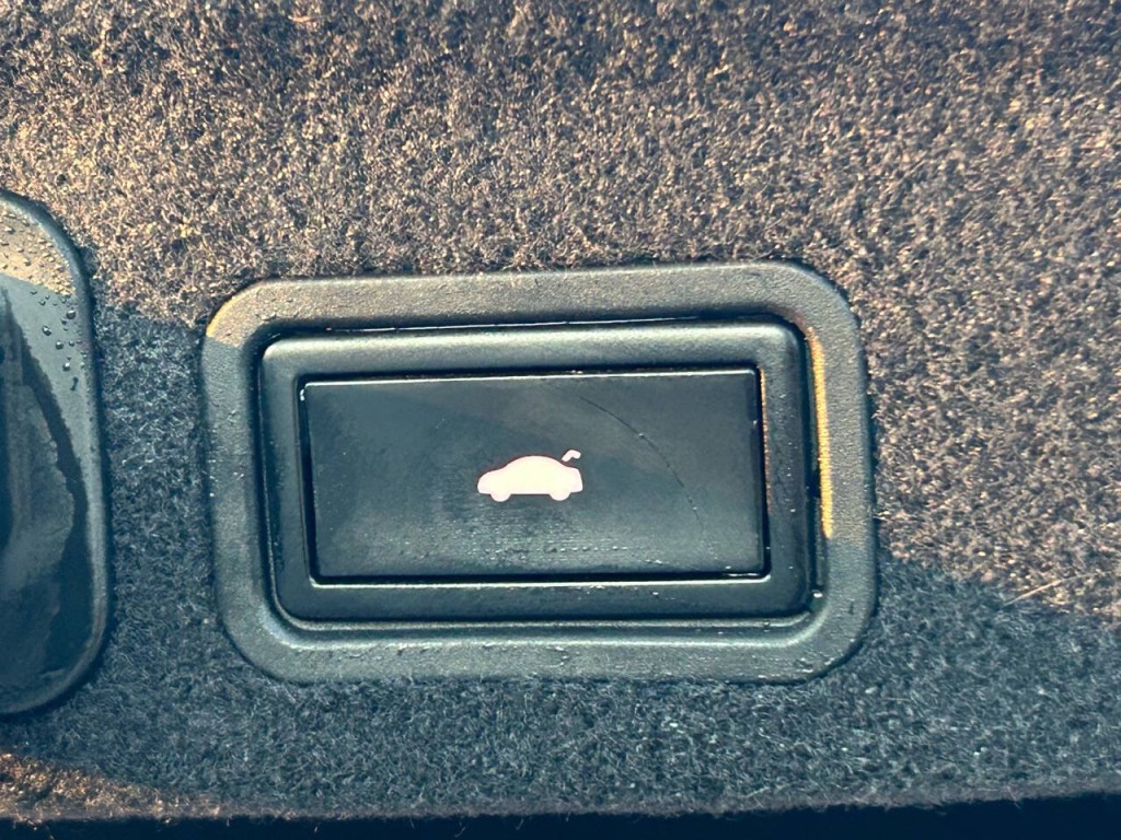 2011 Audi A8 Image 49