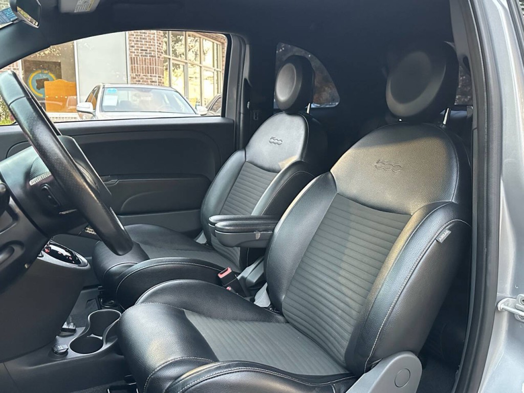 2015 FIAT 500 Image 3