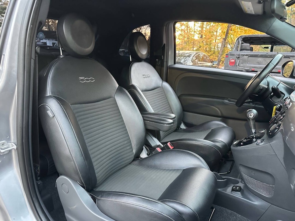 2015 FIAT 500 Image 4