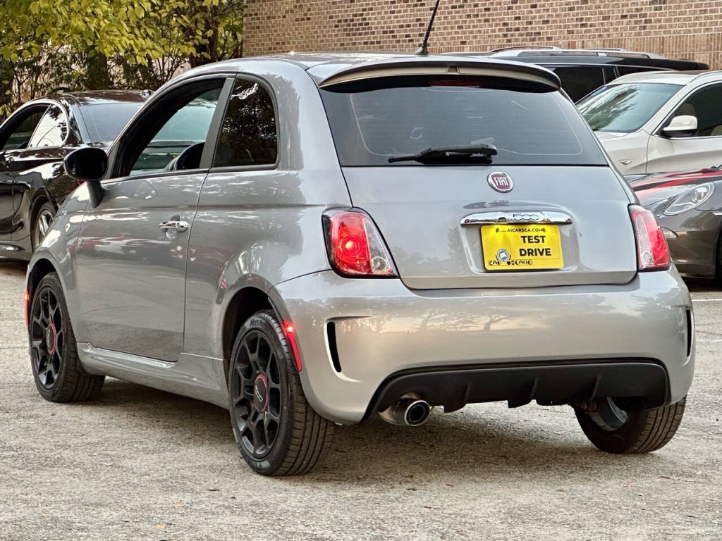 2015 FIAT 500 Image 9
