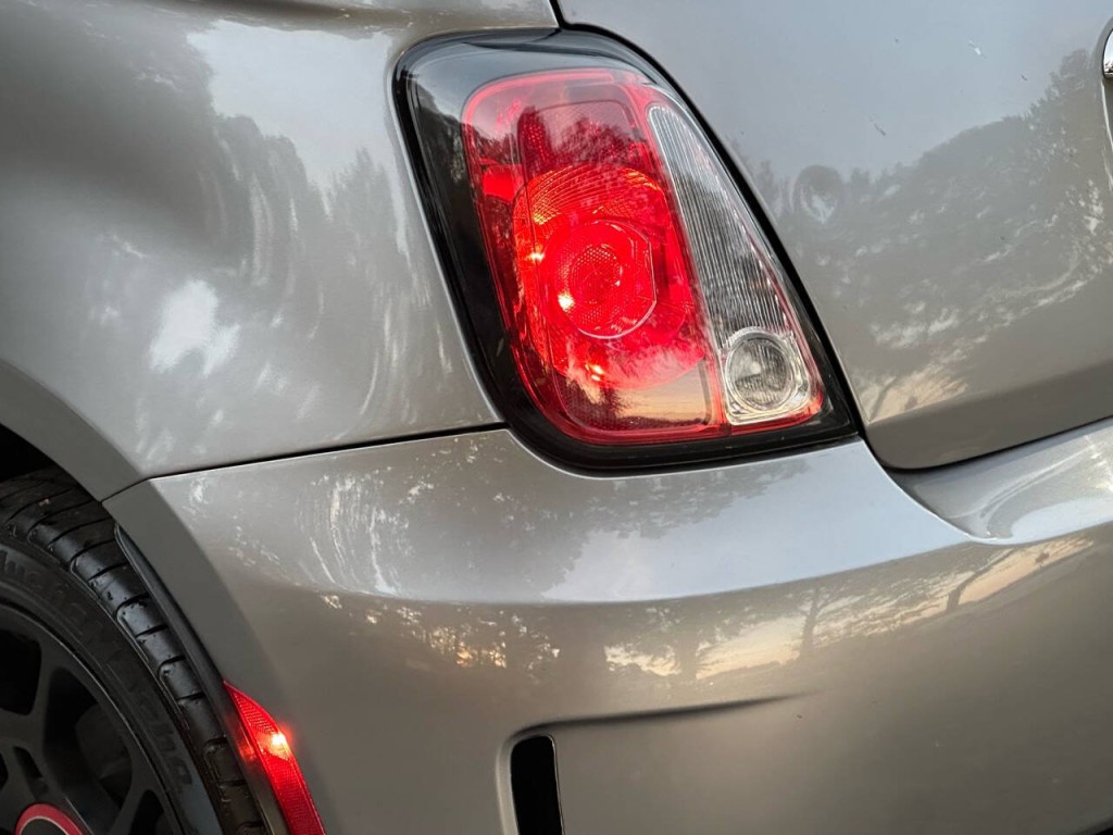 2015 FIAT 500 Image 11