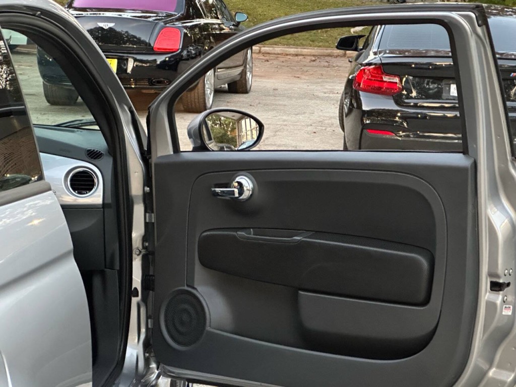 2015 FIAT 500 Image 19