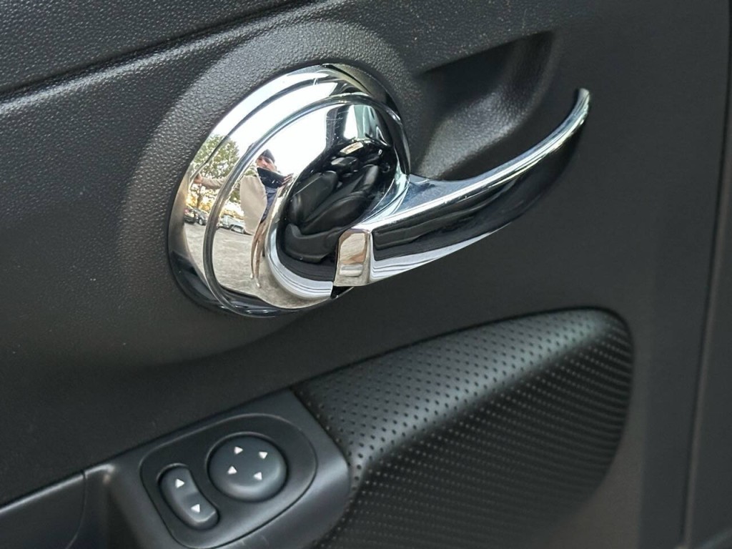 2015 FIAT 500 Image 20