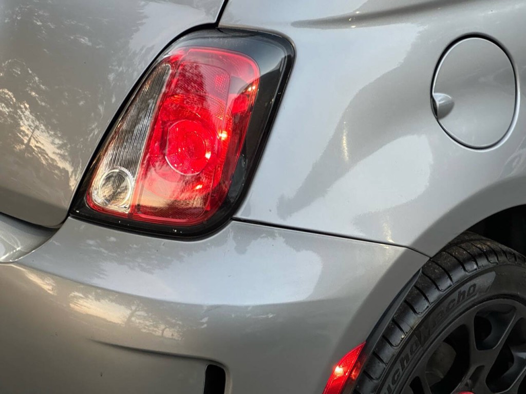 2015 FIAT 500 Image 21