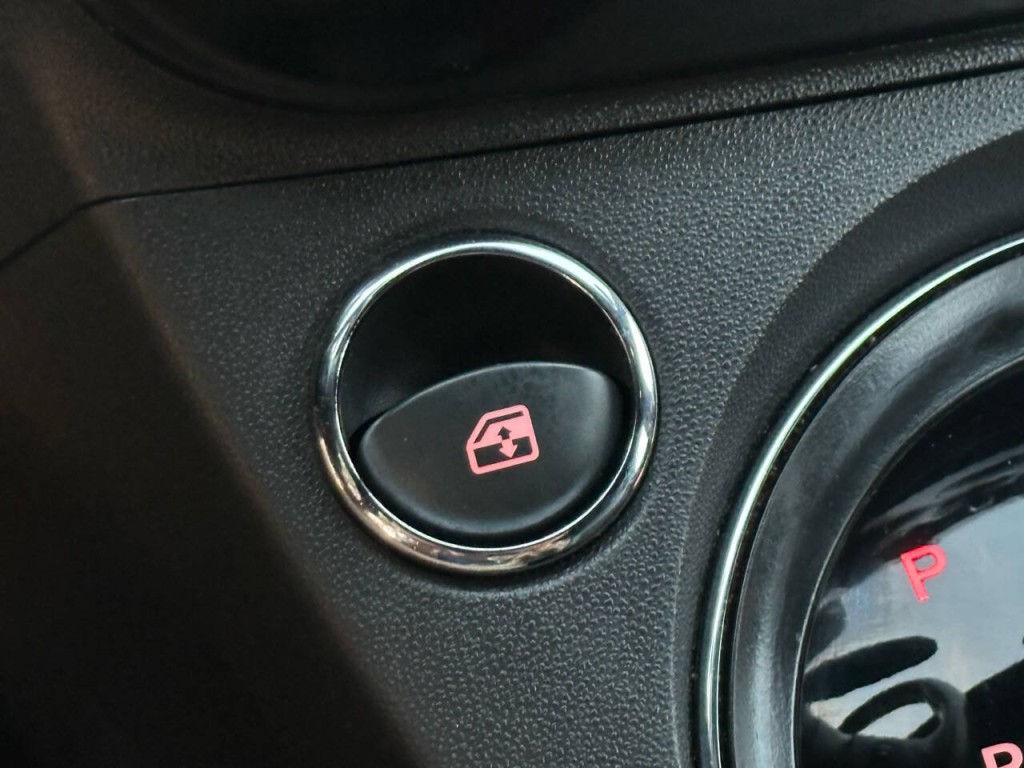 2015 FIAT 500 Image 24