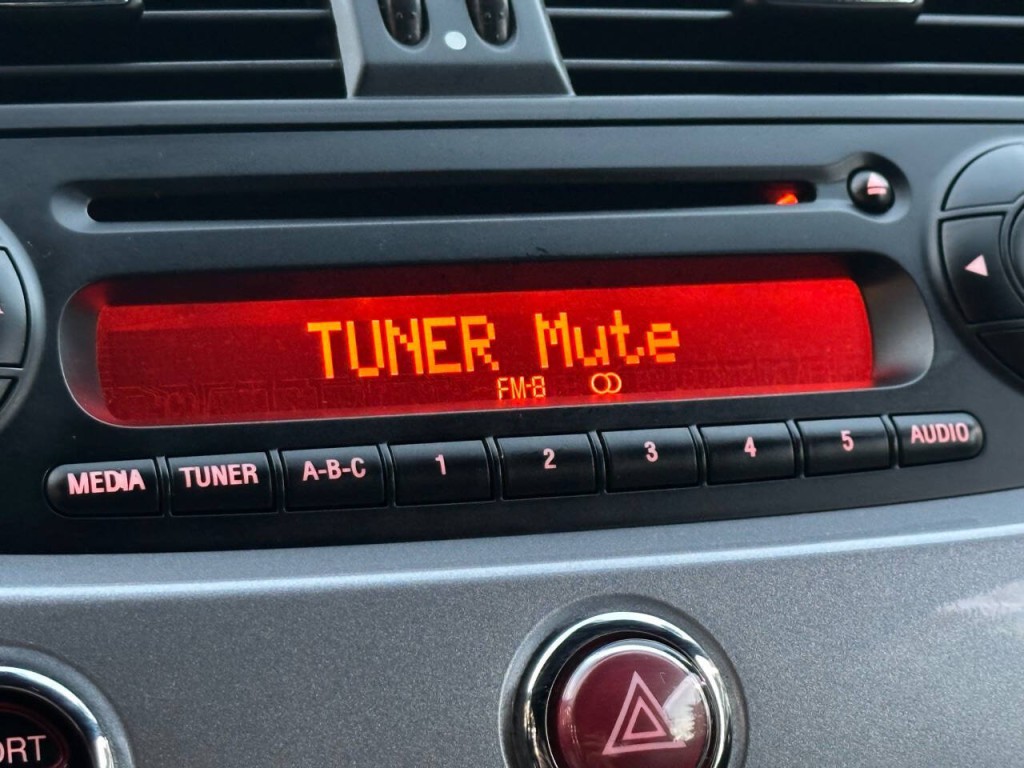 2015 FIAT 500 Image 25