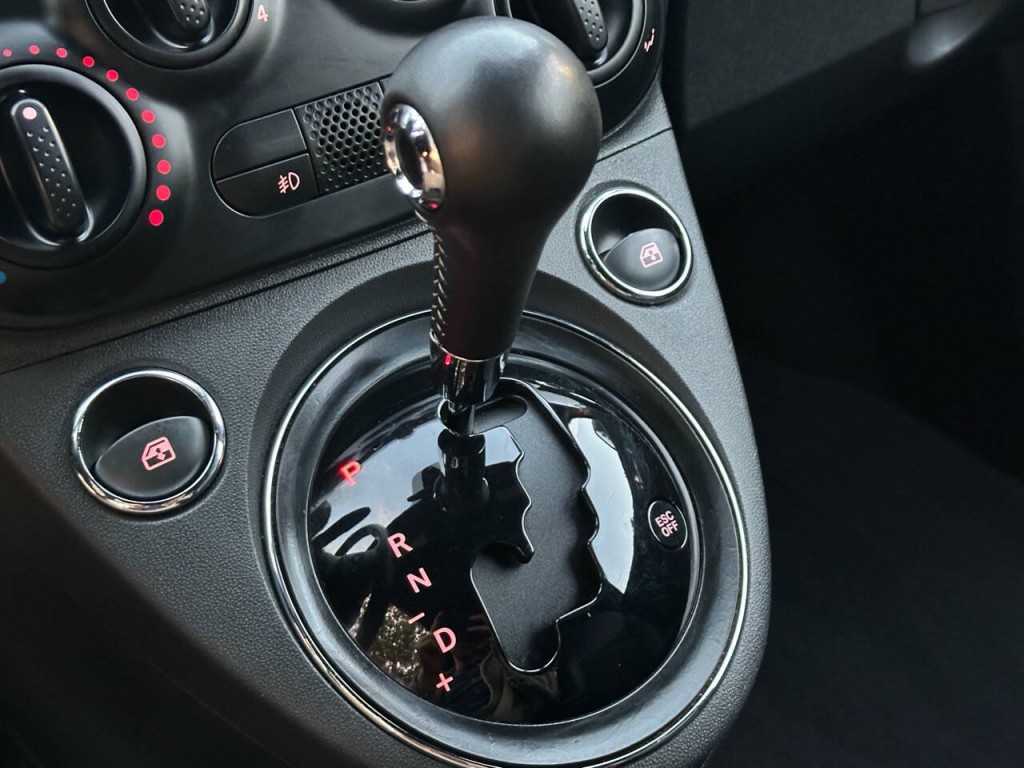 2015 FIAT 500 Image 26