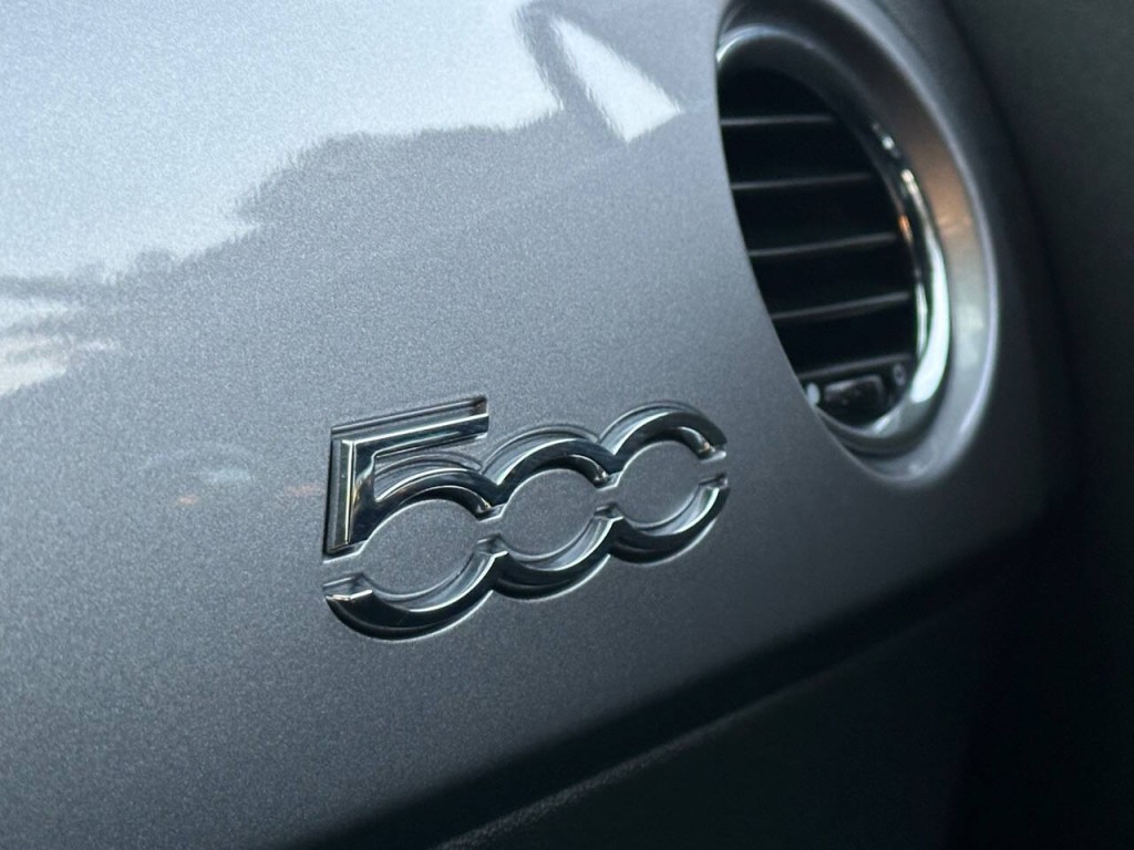 2015 FIAT 500 Image 29