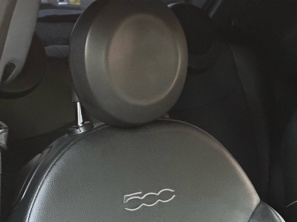 2015 FIAT 500 Image 30