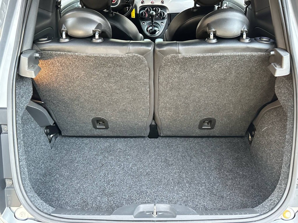 2015 FIAT 500 Image 33