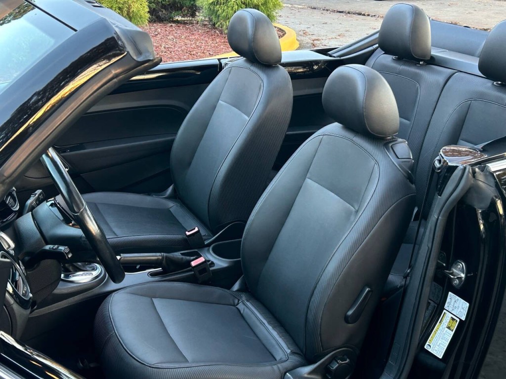 2013 Volkswagen Beetle Image 3