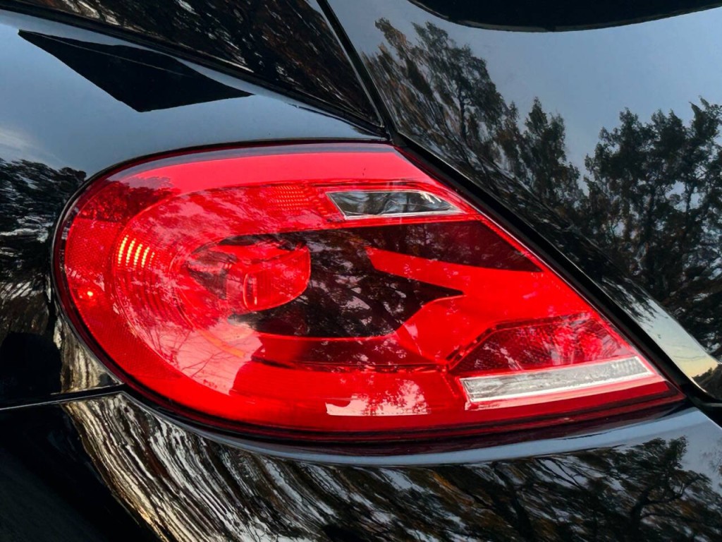 2013 Volkswagen Beetle Image 27