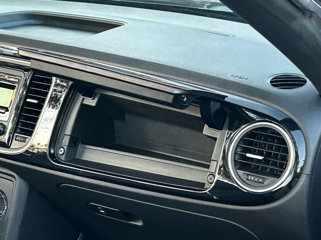 2013 Volkswagen Beetle Image 38