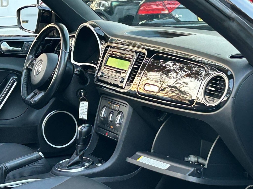 2013 Volkswagen Beetle Image 39